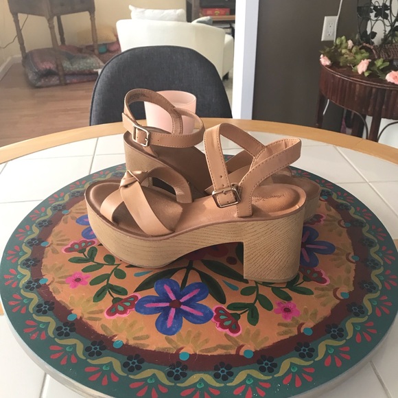 Universal Threads Chunky Heels - Picture 3 of 5